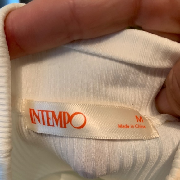 Intempo  mock turtle cutout top. NWT . Retail 37‎ - Picture 4 of 6